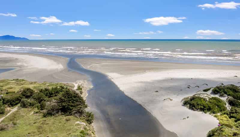14 Manga-Pirau Street, Waikawa Beach