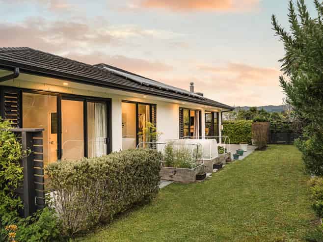 18 Awanui Crescent, Matakana