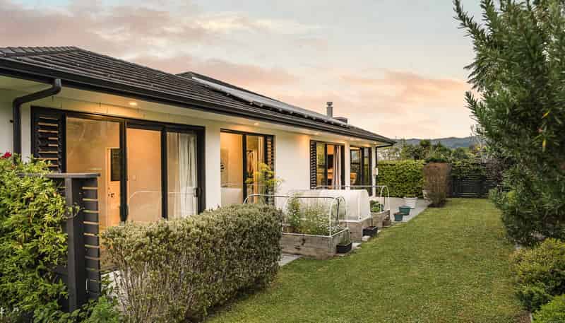 18 Awanui Crescent, Matakana