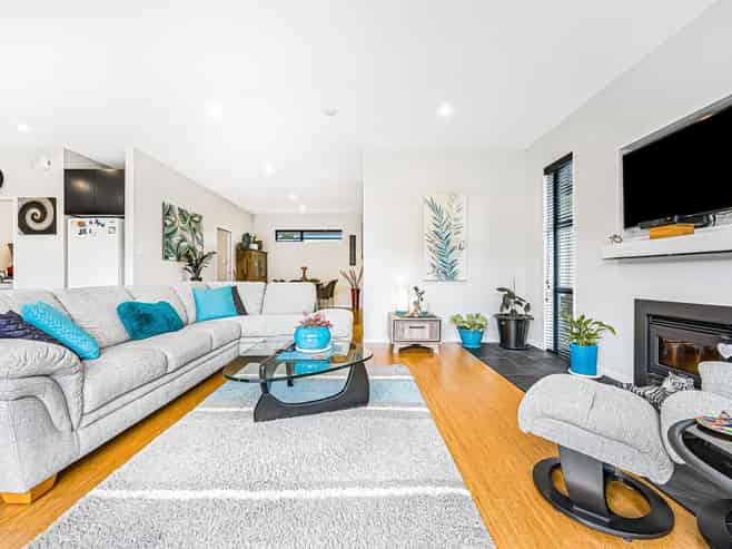 18 Awanui Crescent, Matakana