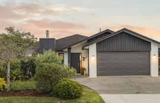 18 Awanui Crescent, Matakana