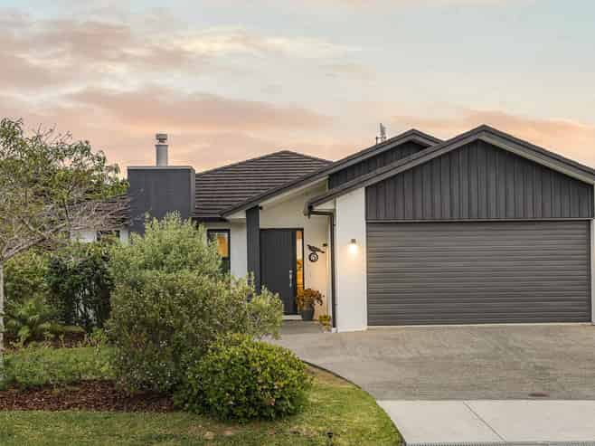 18 Awanui Crescent, Matakana