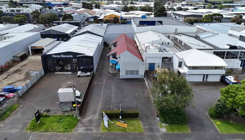 16 Botha Road, Penrose