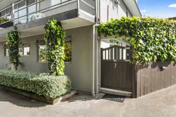 7/17 Cathedral Place, Parnell