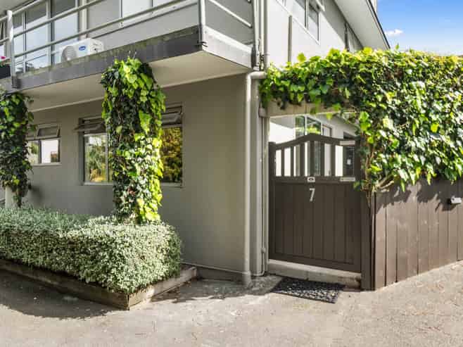 7/17 Cathedral Place, Parnell