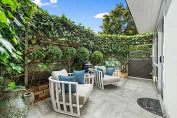 7/17 Cathedral Place, Parnell