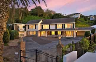 2 Queensway, Three Kings