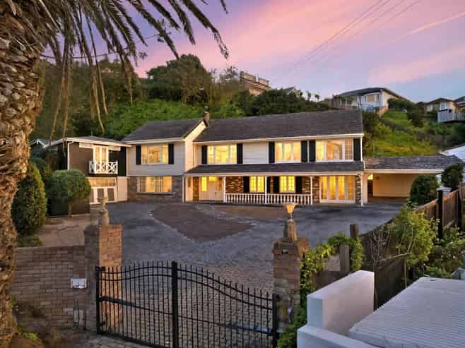 2 Queensway, Three Kings