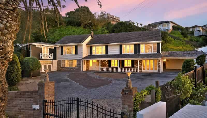 2 Queensway, Three Kings