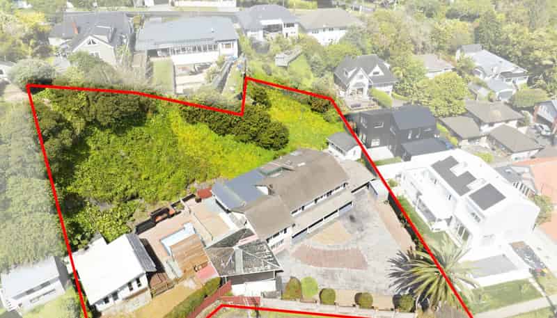 2 Queensway, Three Kings