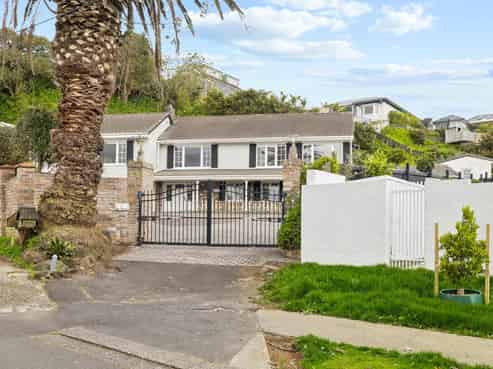 2 Queensway, Three Kings