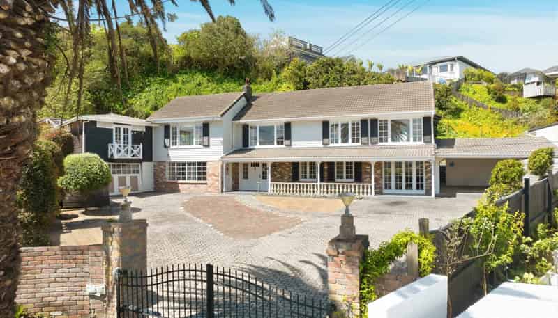 2 Queensway, Three Kings