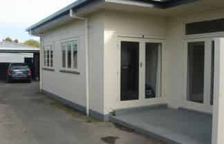 2/13 Kimbolton Road, Feilding