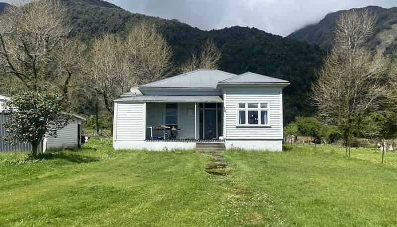 2115 Whataroa Highway, Whataroa