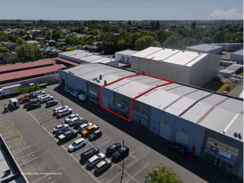 High Stud Warehouse in popular Business Park