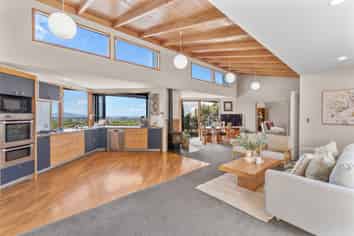 62 Sunglo Terrace, Otaki