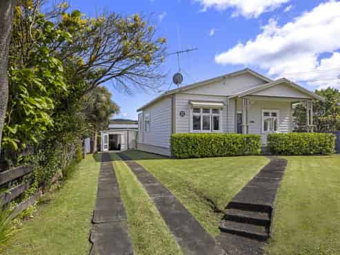 22 Wallis Street, Raglan