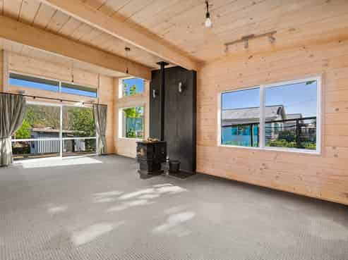 261 Waikawa Road, Waikawa