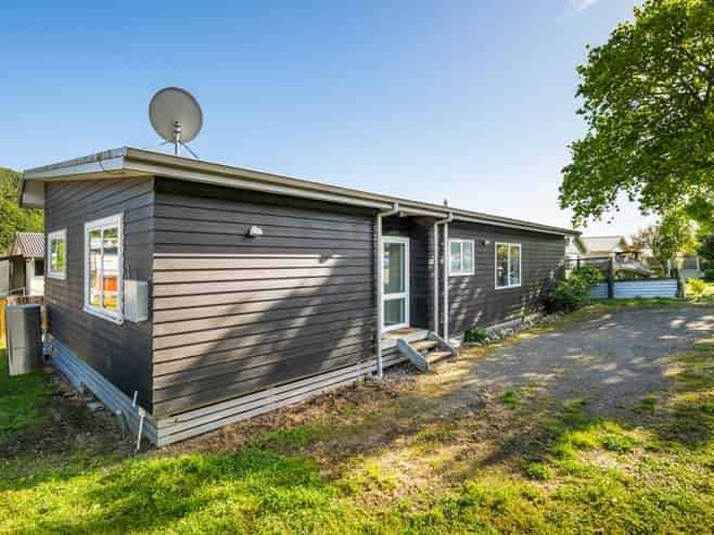 261 Waikawa Road, Waikawa