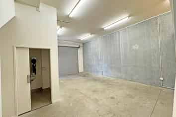 GROUND FLOOR INDUSTRIAL UNIT FOR LEASE
