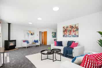 2/13 McManaway Grove, Stokes Valley