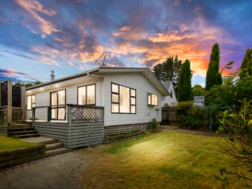 2/13 Mcmanaway Grove, Stokes Valley