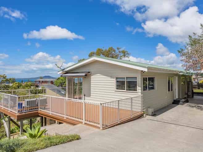 3 Dalmeny Close, Murrays Bay