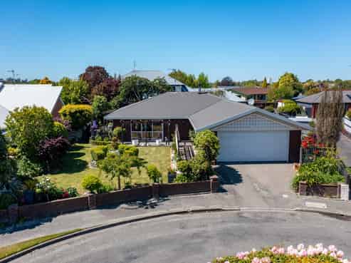 9 Falcon Drive, Allenton