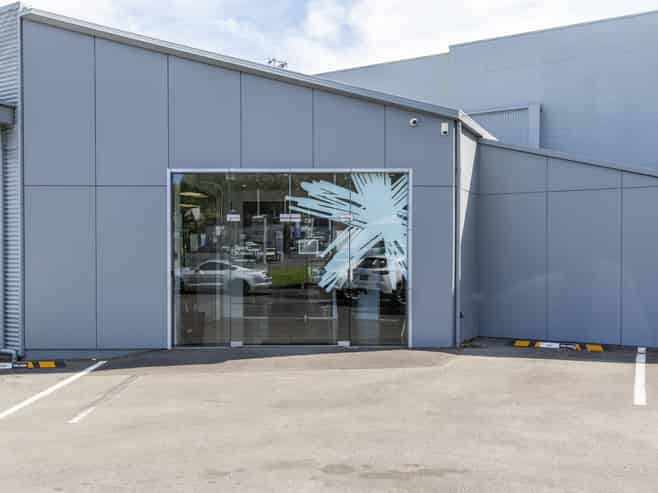 Corner profile A-Grade office with parking