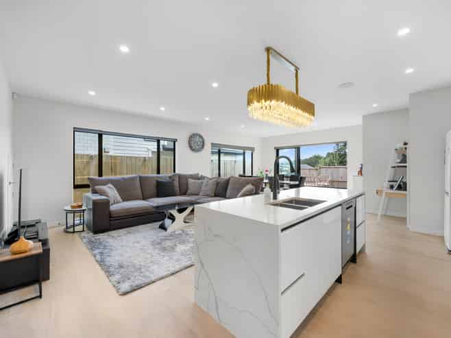 39 Drumnaconagher Road, Flat Bush