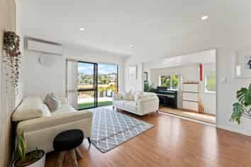 2/84 Totaravale Drive, Totara Vale