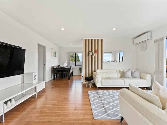 2/84 Totara Vale Drive, Totara Vale