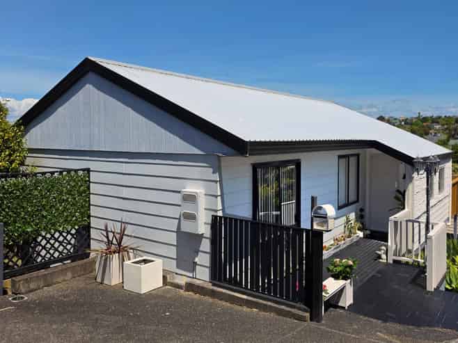 2/84 Totara Vale Drive, Totara Vale