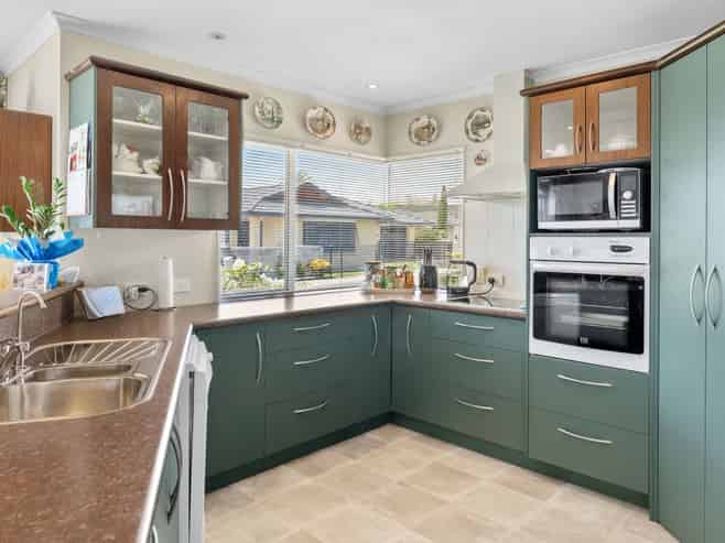 4 Campbell Grove, LEVIN