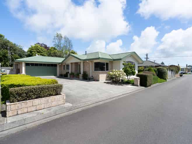 4 Campbell Grove, LEVIN