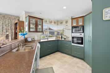 4 Campbell Grove, LEVIN