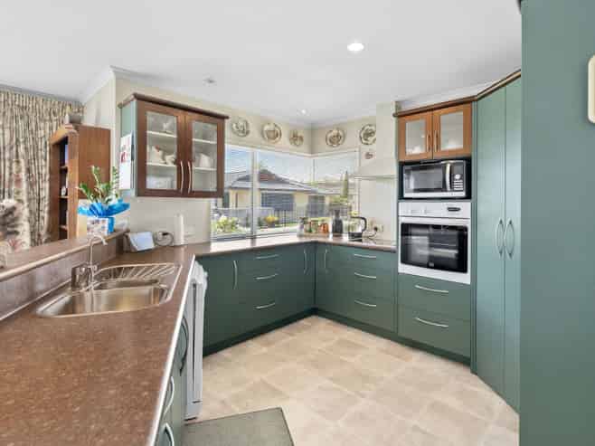 4 Campbell Grove, LEVIN