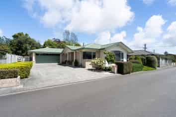 4 Campbell Grove, LEVIN