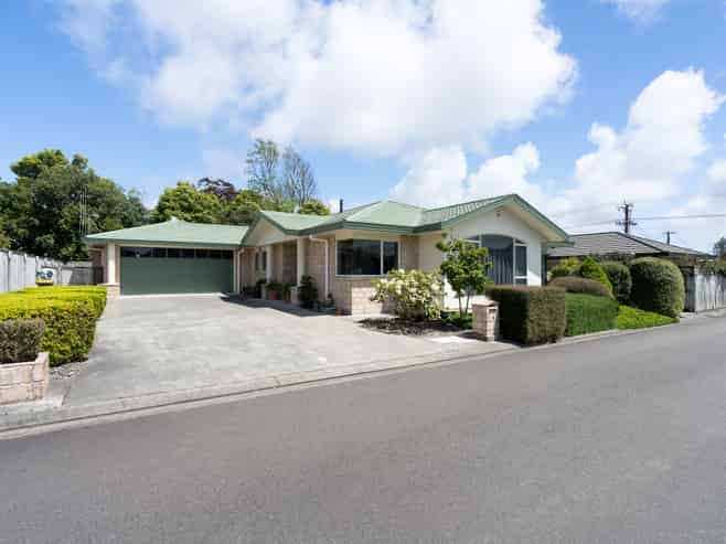 4 Campbell Grove, LEVIN