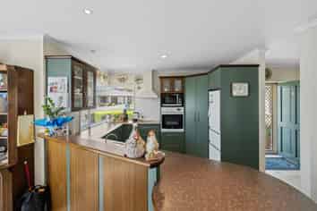 4 Campbell Grove, LEVIN