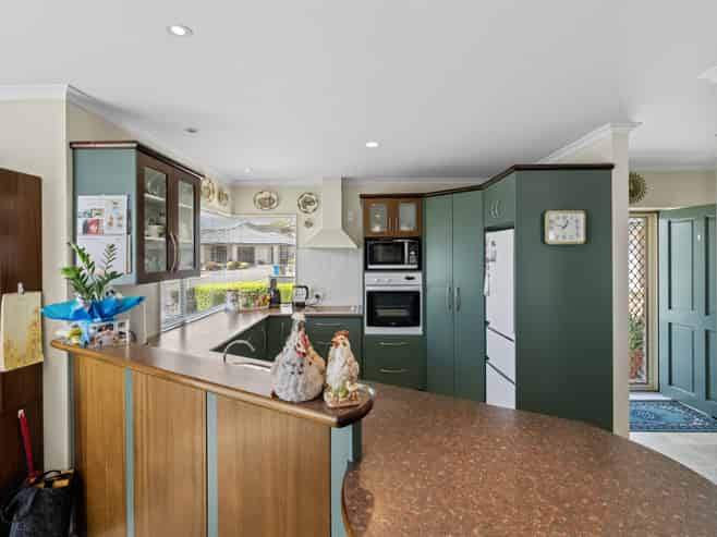 4 Campbell Grove, LEVIN