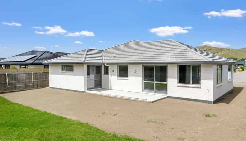 38 Ara Drive, Redwoodtown