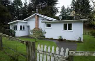 905b Longacre Road, Okoia