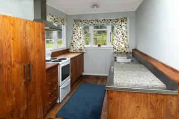 905b Longacre Road, Okoia