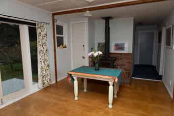 905b Longacre Road, Okoia