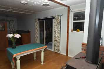 905b Longacre Road, Okoia