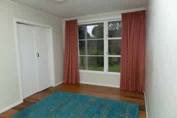 906b Longacre Road, Okoia