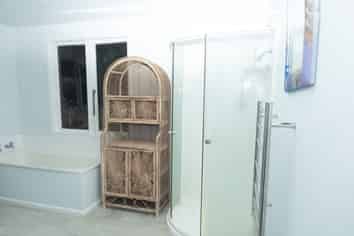 905b Longacre Road, Okoia