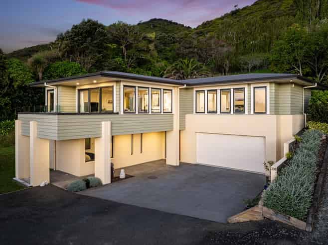 39b Kakariki Grove, Waikanae