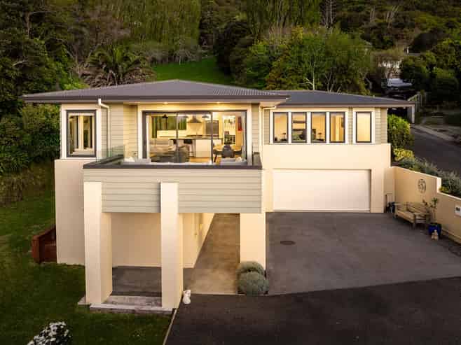 39b Kakariki Grove, Waikanae